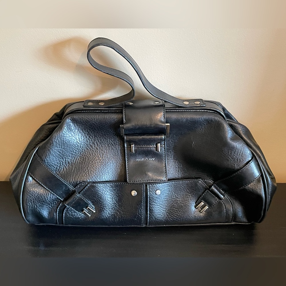 Vintage Matt & Nat Handbag Purse with attachable keychain - Black Vegan Leather